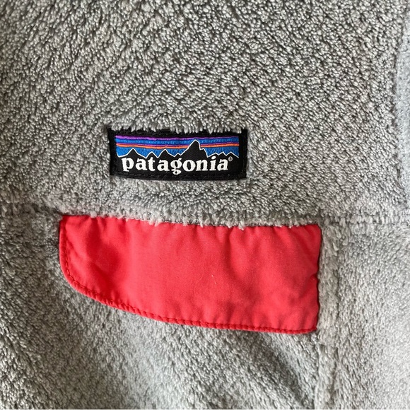 Patagonia Re-Tool Snap Pullover Fleece in Light Grey and Coral - Picture 3 of 6